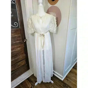 Vtg 1950s Eyeful by the Flaums Women's Size S White Lace Peignoir